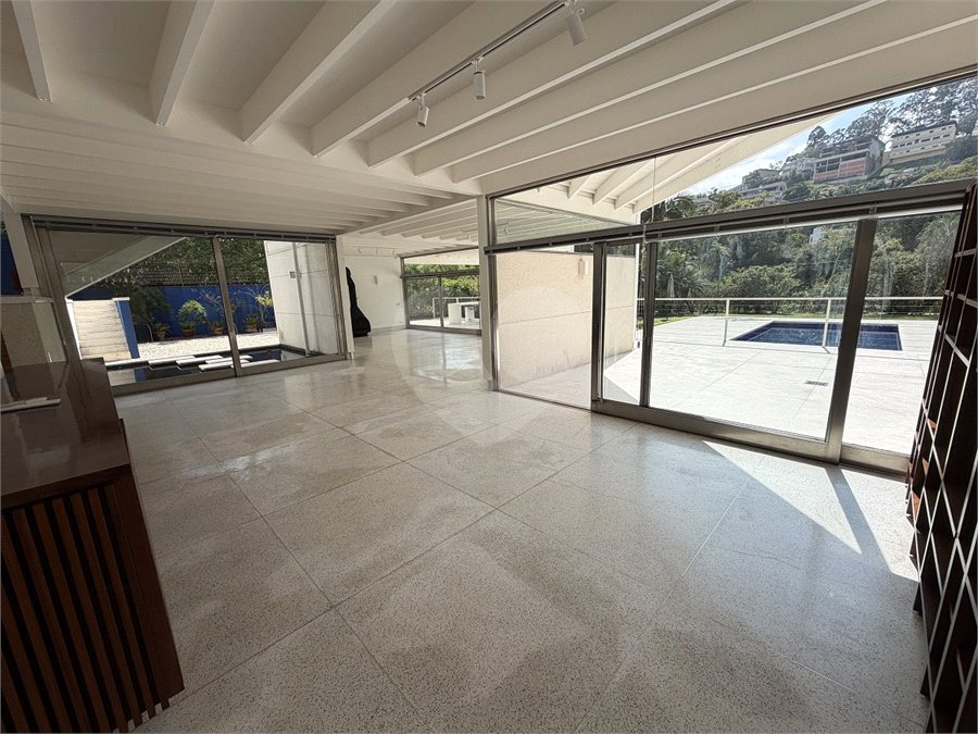 Casa à venda com 4 suítes em Residencial Tamboré, Barueri, SP