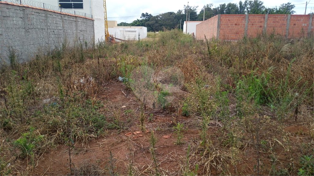 Lote no Jardim do Bosque, aceita financiamento ou aquisição de terreno e construção .