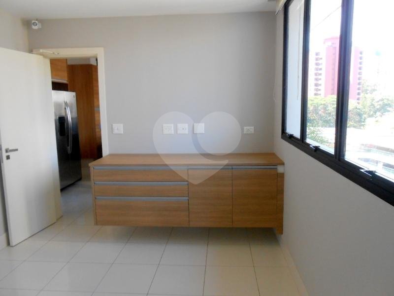 Apartamento à venda com 4 suítes em Vila Suzana, São Paulo, SP