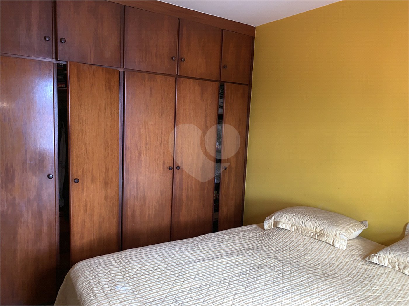 Casa à venda com 4 quartos, sendo 3 suítes, em Jardim das Vertentes, São Paulo, SP
