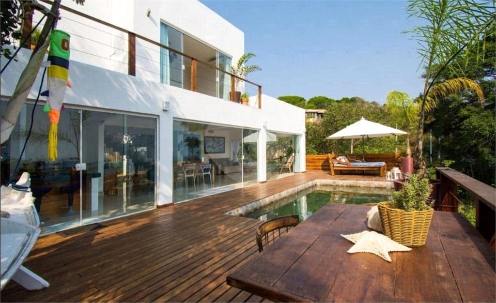 Casa à venda com 4 quartos, sendo 2 suítes,  em Albatroz, Armação dos Búzios, RJ