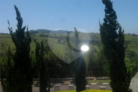 Casa à venda com 3 quartos, sendo 2 suítes,  no condomínio Vale do Sol, Bom Jesus dos Perdões - SP