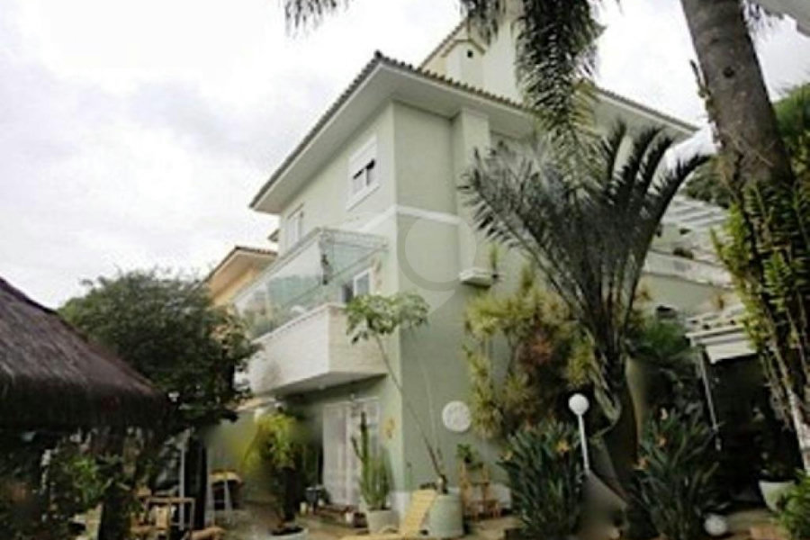 Casa à venda com 4 quartos, sendo 3 suítes, no condomínio Residencial Jardim Itatinga, São Paulo - SP