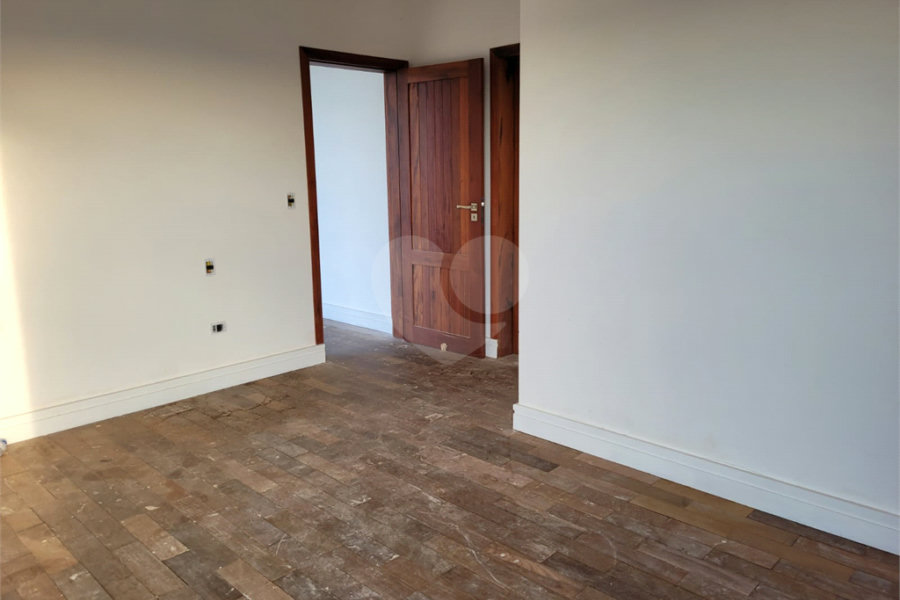 Casa à venda com 6 quartos, sendo 4 suítes, no condomínio Suíça da Cantareira, Mairiporã - SP