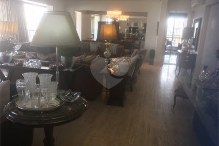 Apartamento à venda com 4 quartos, sendo 3 suítes, em Moema, São Paulo, SP