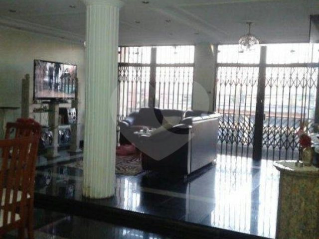 Sobrado à venda com 3 suítes em Vila Nivi, São Paulo, SP