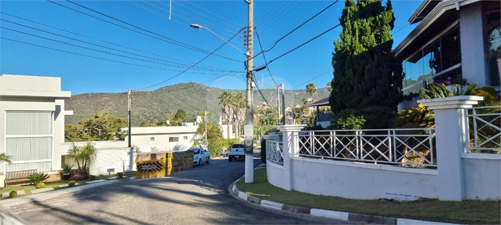 Casa à venda com 4 suítes no condomínio Osato, Atibaia - SP
