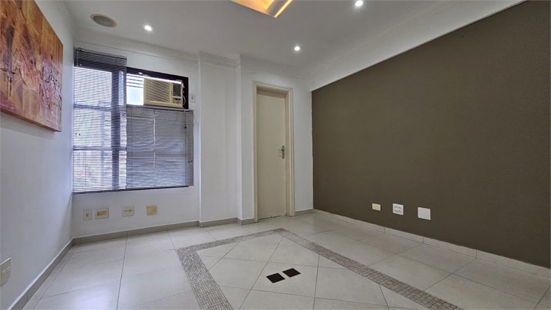 Sala Comercial à venda, Vila Matias, Santos - SA0011.