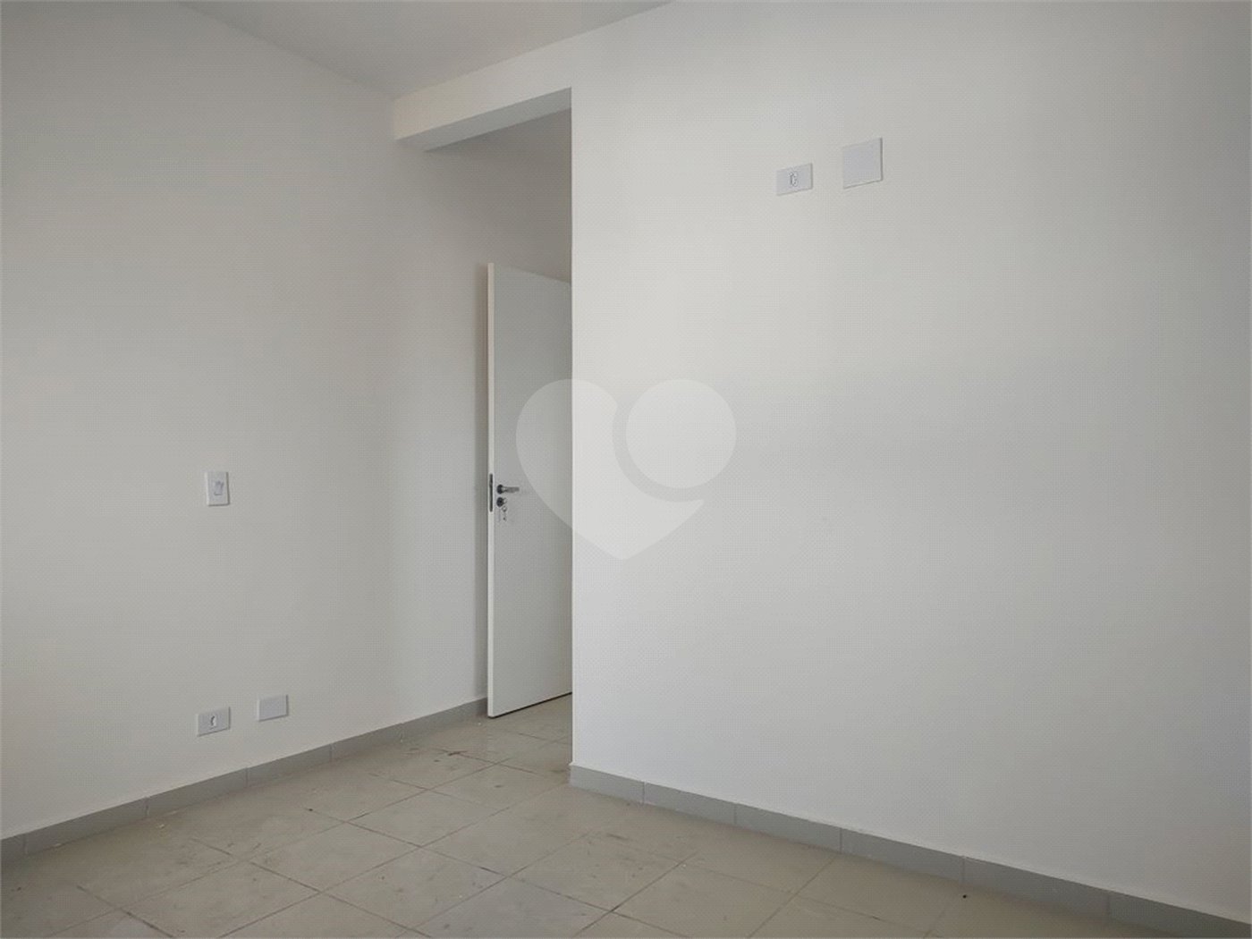 Apartamento para alugar com 2 quartos, sendo 1 suíte,  em Jardim das Palmeiras, Atibaia, SP