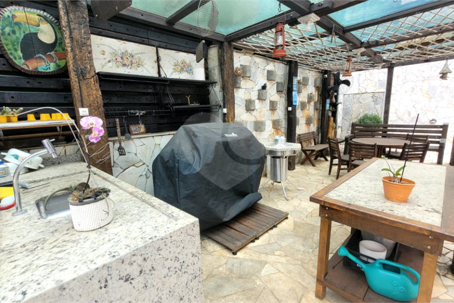 Casa à venda com 4 suítes no condomínio Jardim da Montanha I, Mairiporã - SP