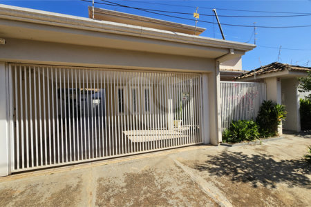 Sobrado à venda com 3 quartos, sendo 2 suítes, em Jardim Rossignatti, Indaiatuba, SP