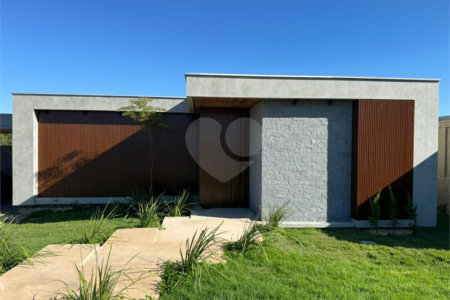 Casa à venda com 4 suítes no condomínio Florais da Mata, Várzea Grande - MT