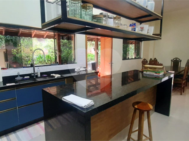 Casa à venda ou para alugar com 5 quartos, sendo 4 suítes,  no condomínio Sausalito, Mairiporã - SP