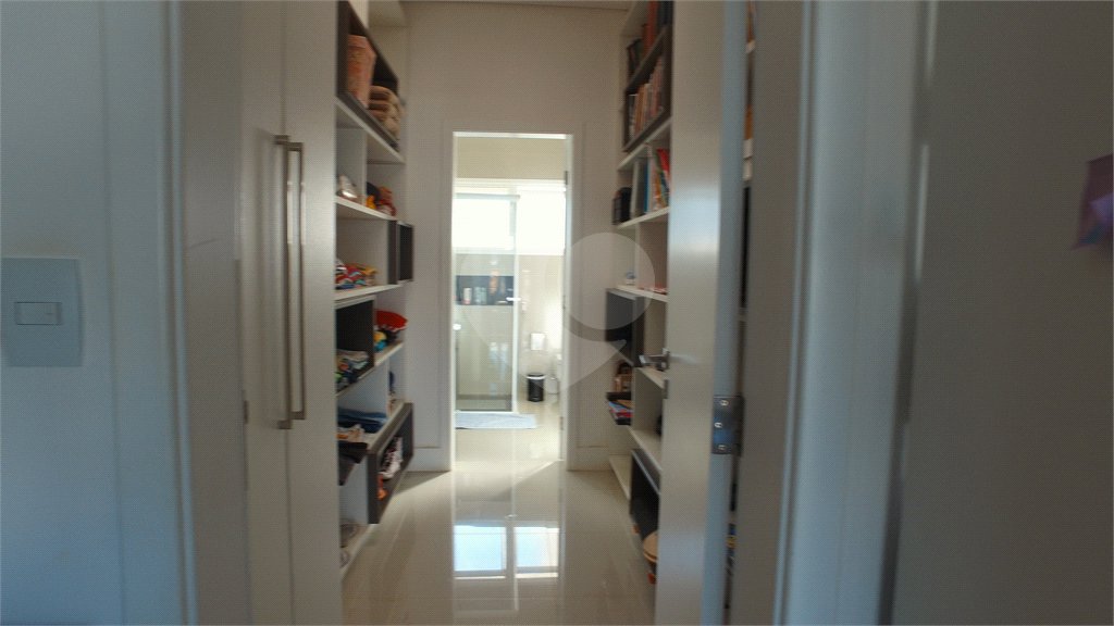 Casa à venda com 4 suítes no condomínio Figueira Gardn, Atibaia - SP