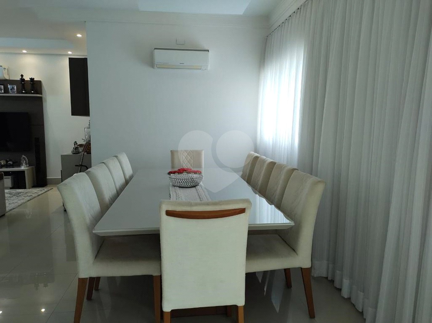 Casa à venda com 4 quartos, sendo 2 suítes, no condomínio Primavera, Salto - SP