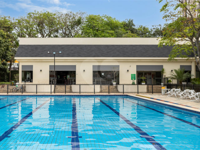 Apartamento à venda com 3 quartos, sendo 1 suíte,  em Alto da Boa Vista, São Paulo, SP