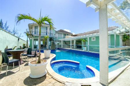 Casa à venda com 5 quartos, sendo 4 suítes, em Marina, Armação dos Búzios, RJ
