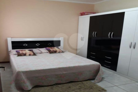 Sobrado à venda com 3 quartos, sendo 1 suíte,  em Chácara Jafet, Mogi das Cruzes, SP