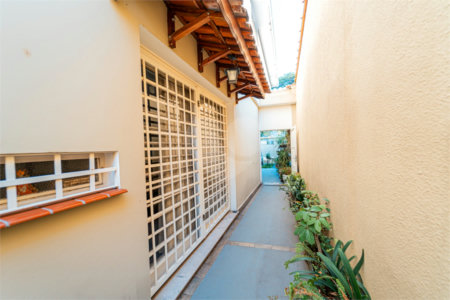 Sobrado à venda com 3 quartos, sendo 1 suíte, em Moema, São Paulo, SP