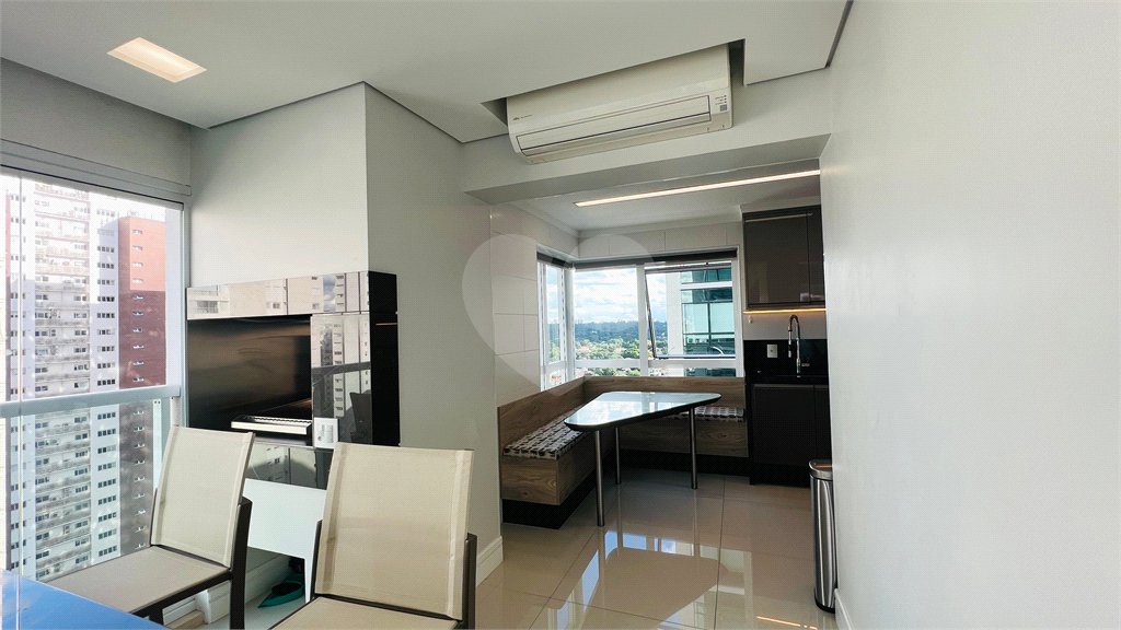 Apartamento à venda com 3 suítes em Campo Belo, São Paulo, SP