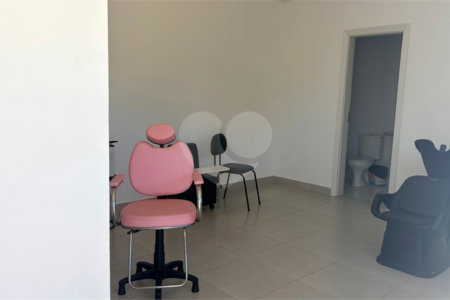 Casa à venda com 3 quartos, sendo 1 suíte, no condomínio Residencial Américo de Figueiredo, Sorocaba - SP