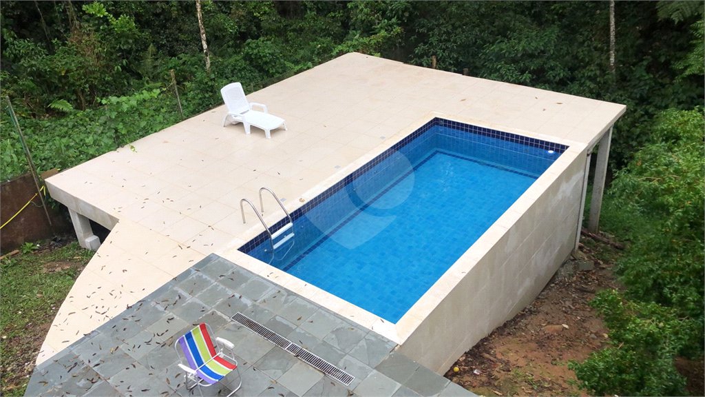 Casa à venda com 3 quartos, sendo 1 suíte,  no condomínio Alpes da Cantareira, Mairiporã - SP