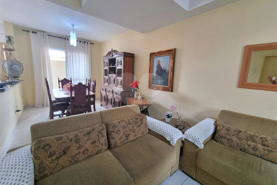 Casa à venda com 3 quartos, sendo 1 suíte, no condomínio Village St. Louis, São Paulo - SP