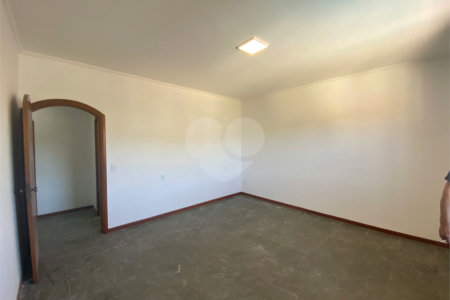 Casa à venda com 4 quartos, sendo 2 suítes,  em Jardim do Lago, Atibaia, SP