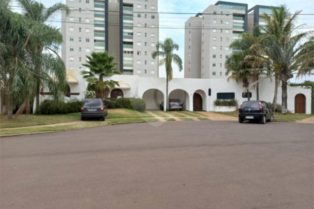 Casa térrea no Condomínio Faber I.