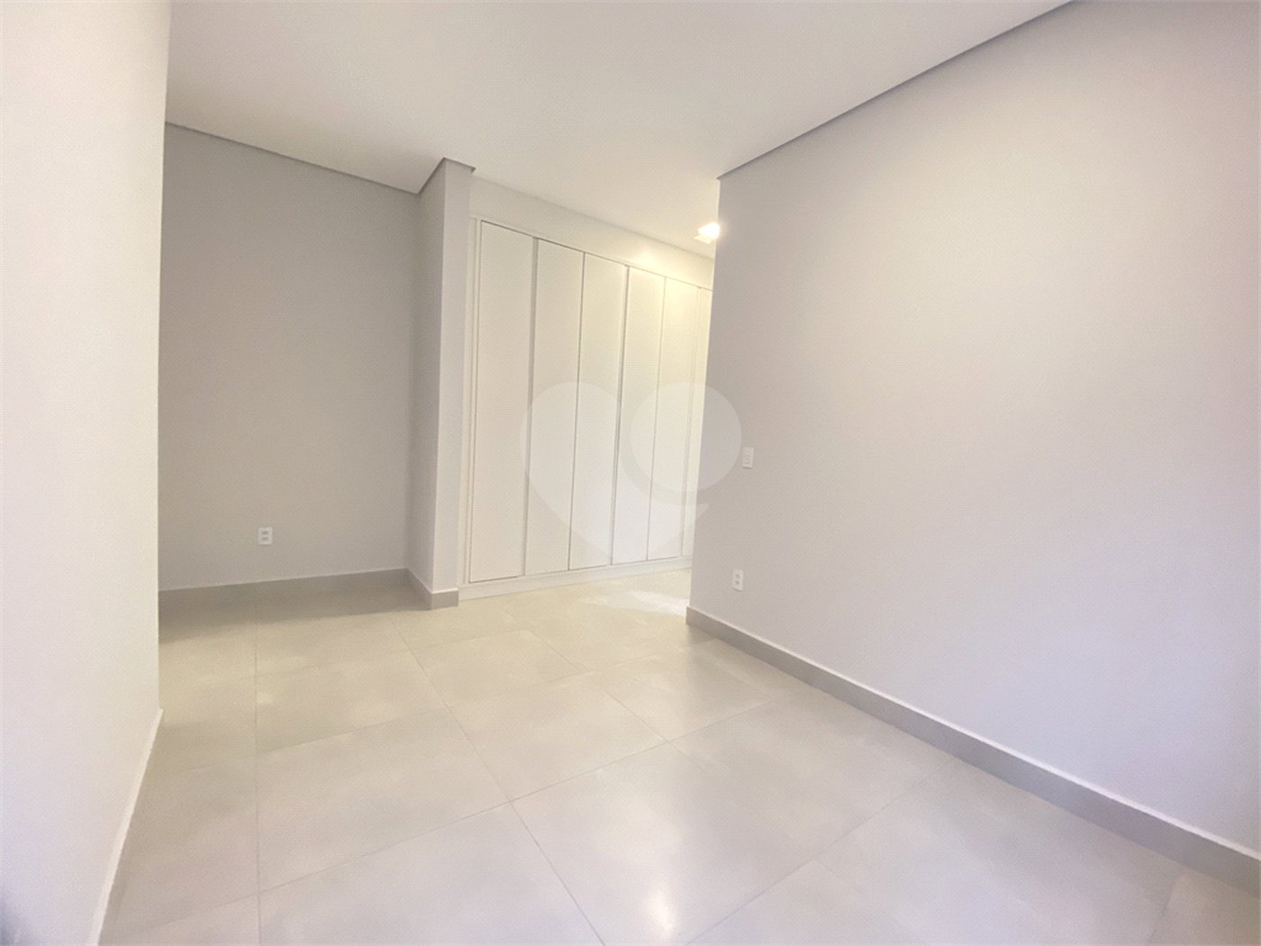 Casa à venda com 3 quartos, sendo 1 suíte, no condomínio Reserva Central Parque, Salto - SP