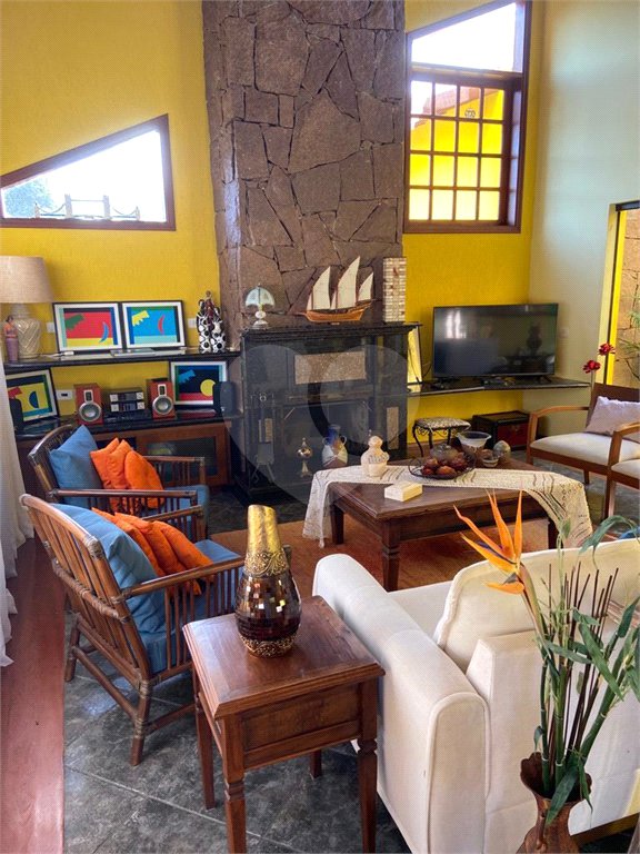 Casa à venda com 4 quartos, sendo 2 suítes, no condomínio Monte Belo, Salto - SP