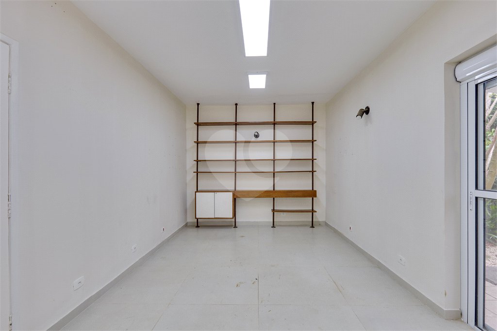Casa Térrea à venda ou para alugar com 5 quartos, sendo 2 suítes, em Granja Julieta, São Paulo, SP