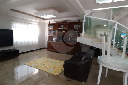 Casa à venda com 4 quartos, sendo 1 suíte, no Centro, Bom Jesus dos Perdões, SP