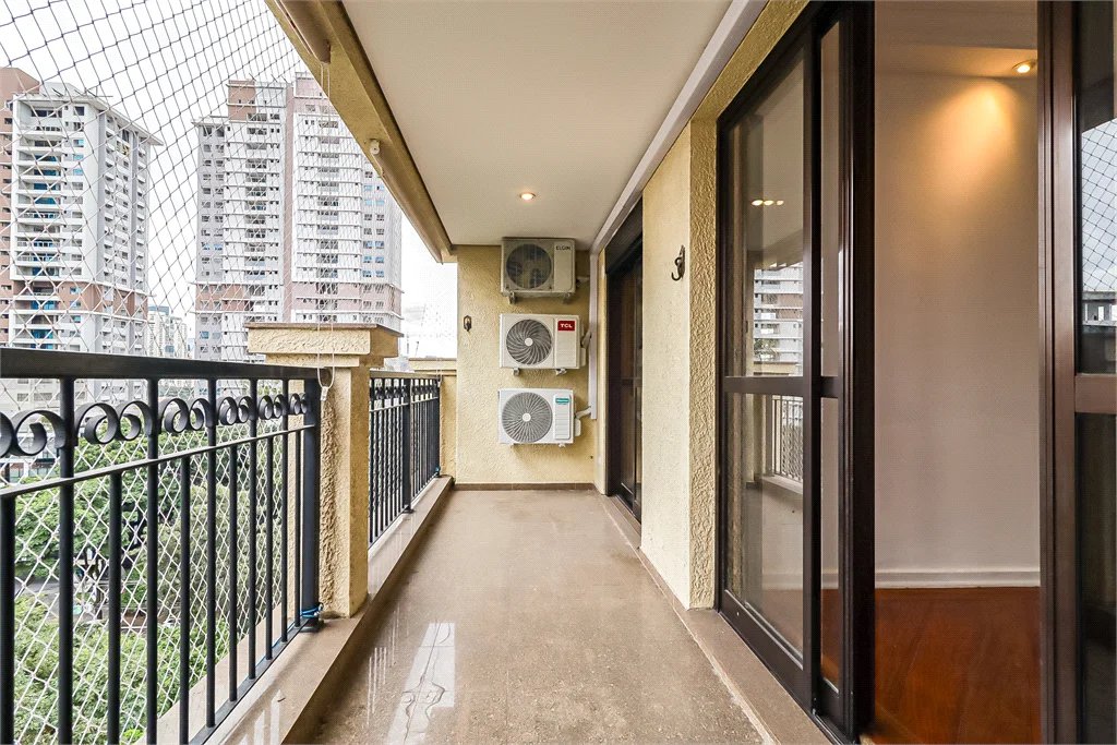 Apartamento à venda com 4 quartos, sendo 3 suítes, em Brooklin Paulista, São Paulo, SP