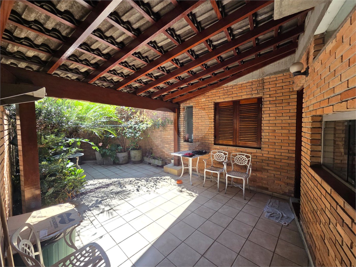 Casa à venda com 4 quartos, sendo 2 suítes, em Cidade São Francisco, São Paulo, SP