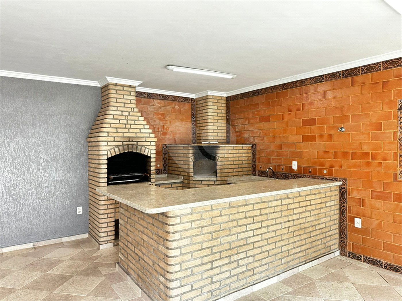 Sobrado à venda com 4 quartos, sendo 3 suítes,  em Vila Áurea, Poá, SP