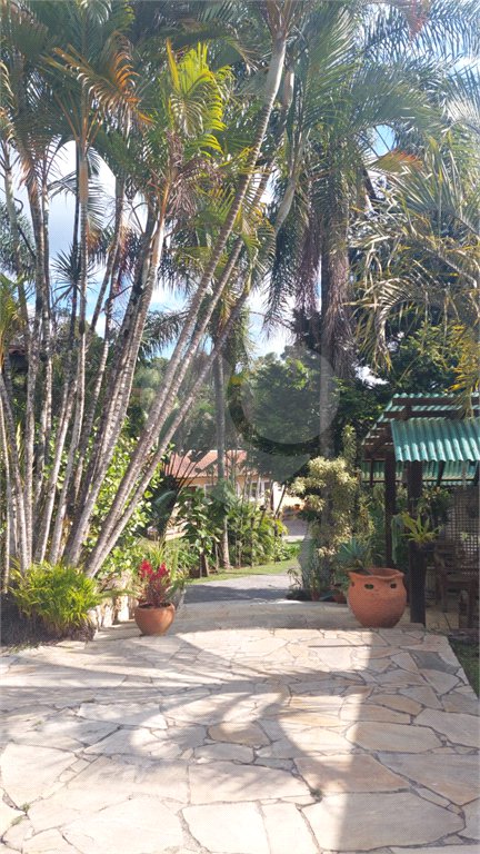 Casa à venda ou para alugar com 5 quartos, sendo 1 suíte, em Cumbari, Mairiporã, SP