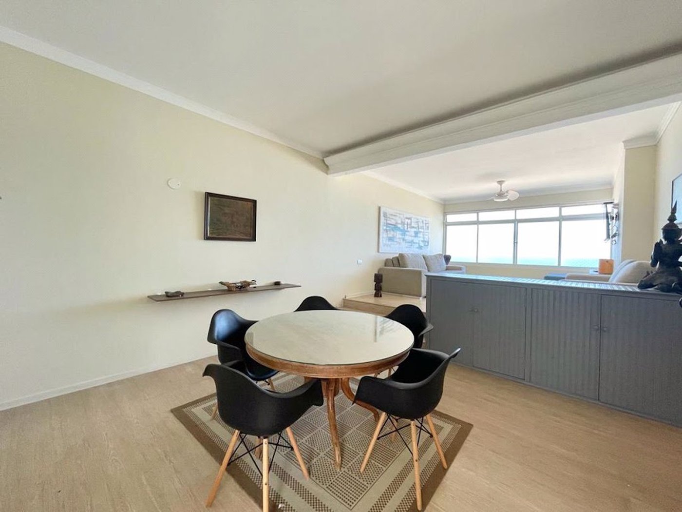 Apartamento Frente Mar com 4 Quartos para Venda ou Locação em Pitangueiras – Guarujá/SP