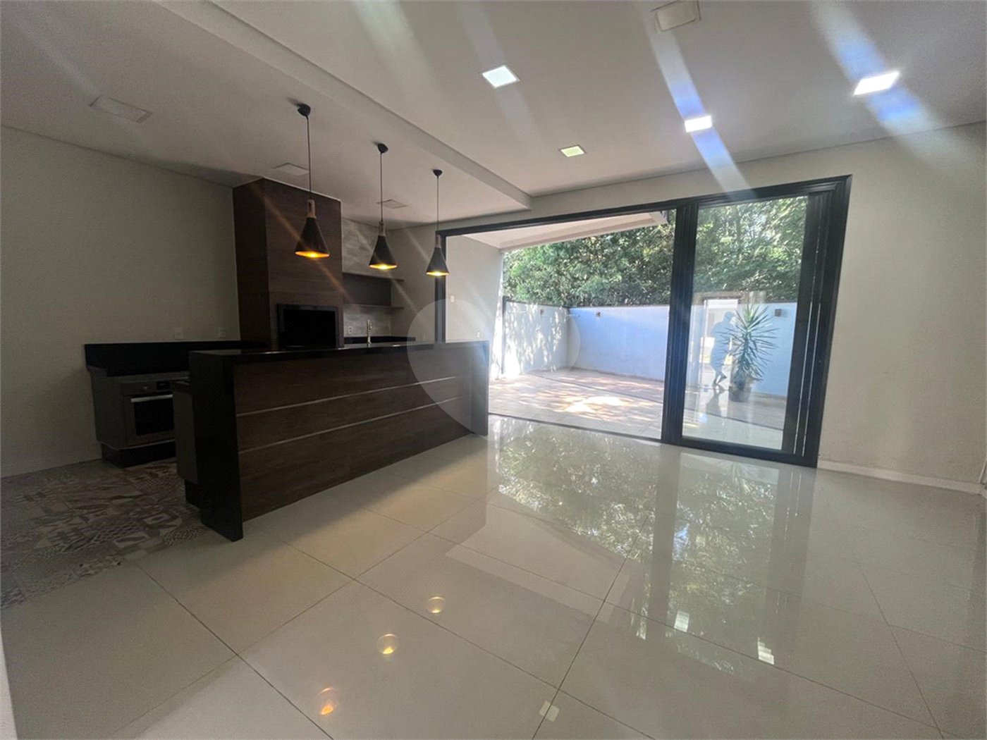 Casa à venda com 3 quartos, sendo 1 suíte, no condomínio Jardim Guarujá, Salto - SP