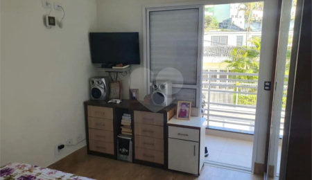 Sobrado à venda com 3 suítes em Horto, São Paulo, SP