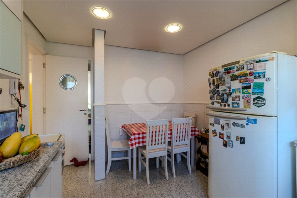 Sobrado à venda com 3 quartos, sendo 1 suíte, em Alto da Boa Vista, São Paulo, SP