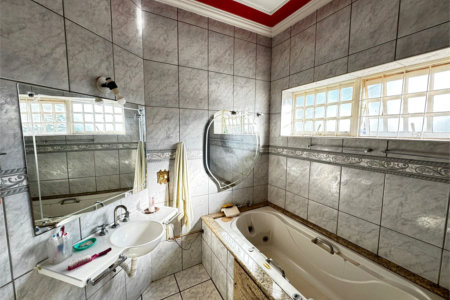 Sobrado à venda com 5 quartos, sendo 2 suítes, em Vila Monte Alegre, Ribeirão Preto, SP
