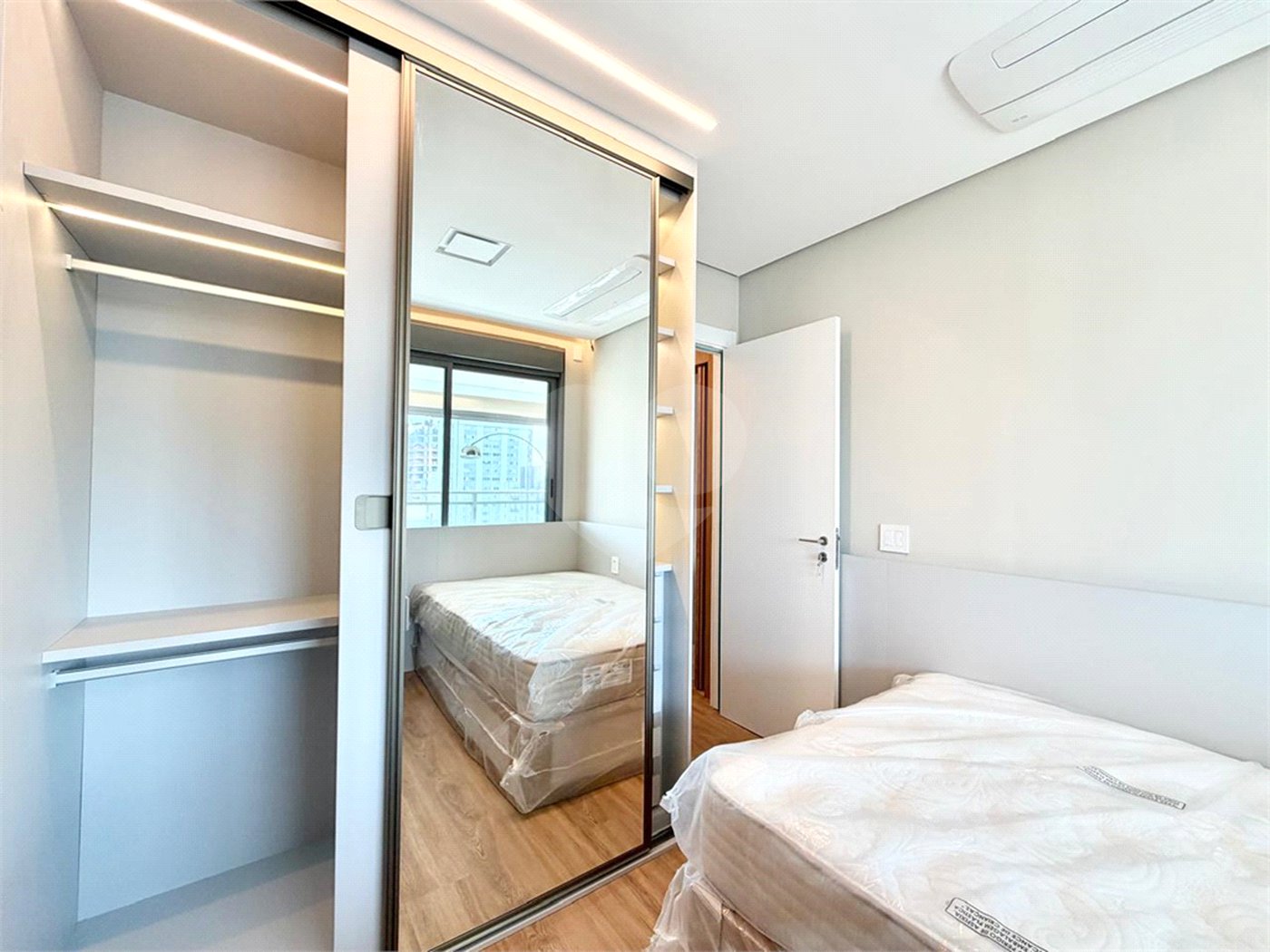 Apartamento à venda com 3 suítes em Campo Belo, São Paulo, SP