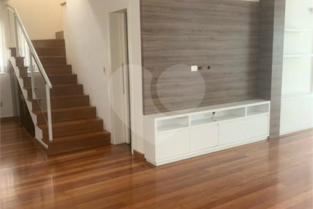 Casa à venda com 3 suítes no condomínio Villaggio Belvedere, São Paulo - SP