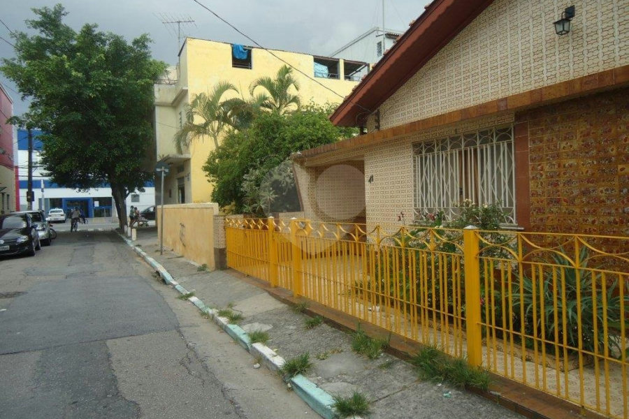 Casa à venda com 4 quartos, sendo 1 suíte, no condomínio Predio Comercial, São Paulo - SP
