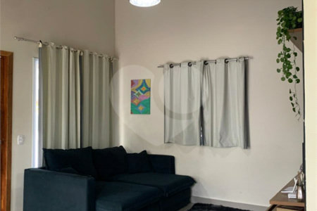 Casa à venda com 3 quartos, sendo 1 suíte, no condomínio Residencial Ponderosa, São Roque - SP