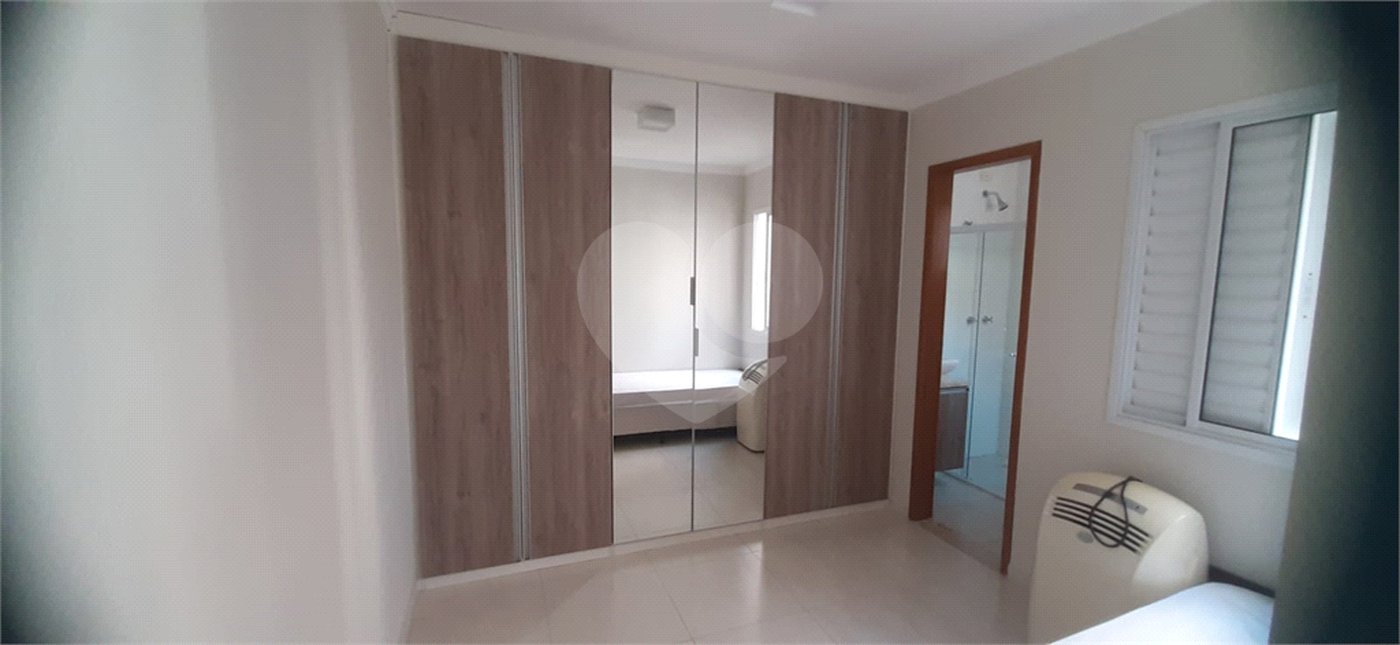 Casa à venda com 3 quartos, sendo 2 suítes, no condomínio Mário Araújo, São Paulo - SP