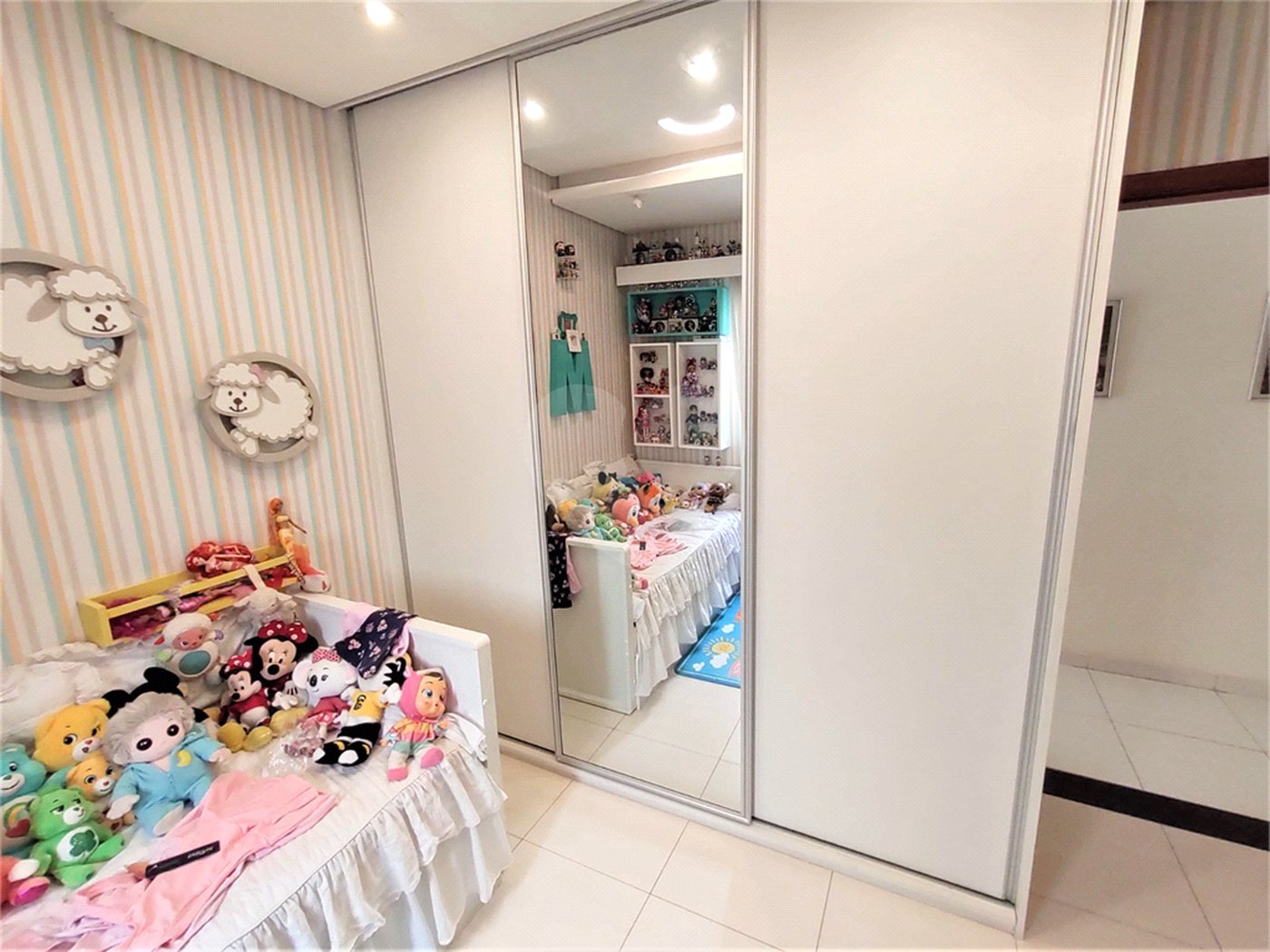 Casa à venda com 3 suítes no condomínio Portal dos Ipês, Indaiatuba - SP
