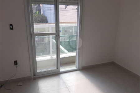 Sobrado à venda com 2 suítes em Vila Nivi, São Paulo, SP