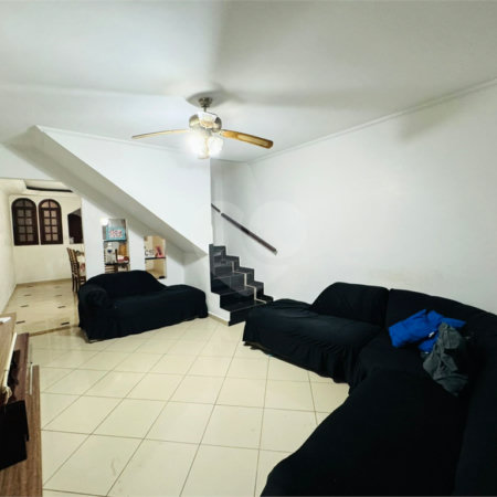 Casa à venda com 4 quartos, sendo 2 suítes, em Parque Santo Antônio, Guarulhos, SP